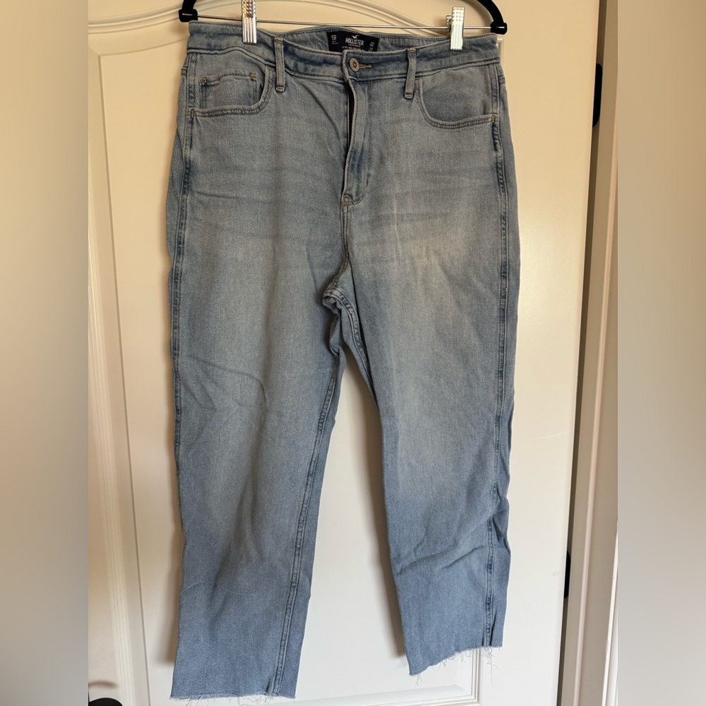 15R Hollister Ultra High-Rise Ankle Mom Jeans